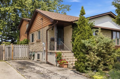 90 Halifax Drive, Kitchener, ON, N2B3K7 | Card Image