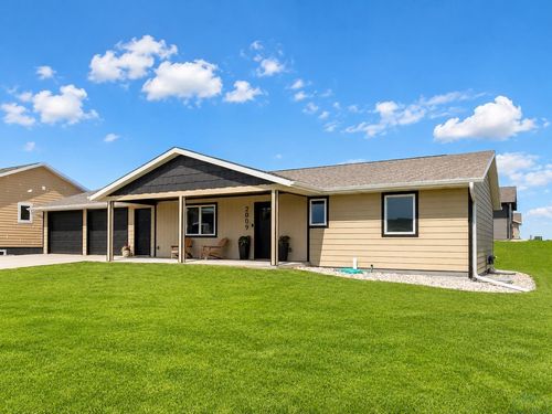 2009 Walnut St., Hull, IA, 51239 | Card Image