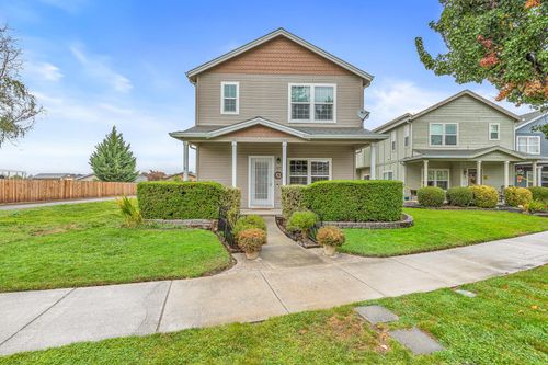 327 Brookhaven Dr, Central Point, OR, 97502-2396 | Card Image
