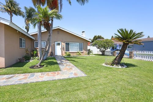 8841 Jarrett Cir, Huntington Beach, CA, 92647-5052 | Card Image