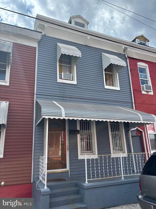 520 Moss St, Reading, PA, 19604-2709 | Card Image