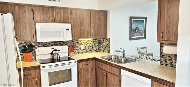 APT-302 - 1051 Foxfire Ln, Condo with 2 bedrooms, 2 bathrooms and null parking in NAPLES FL | Image 7