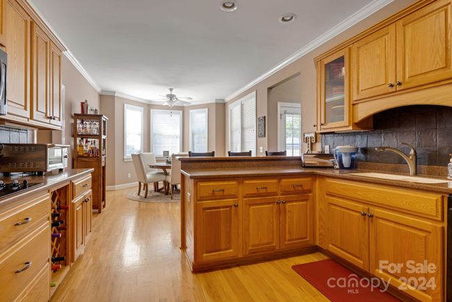Kitchen | Image 18