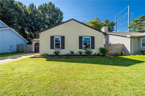 1305 Chickadee Ln, Virginia Beach, VA, 23454-5679 | Card Image