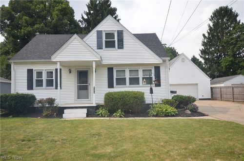 530 Roosevelt Ave, Cuyahoga Falls, OH, 44221-2028 | Card Image