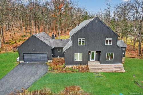 16 Oxford Springs Rd, Chester, NY, 10918-4223 | Card Image