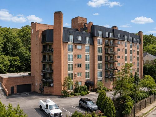 880 Rue De La Paix, Cincinnati, OH, 45220-1071 | Card Image
