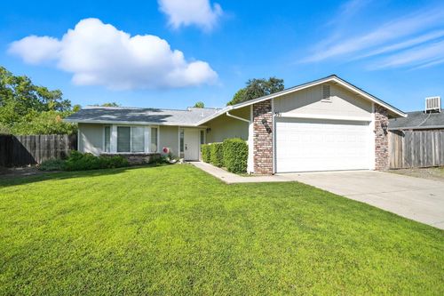 391 Woodhill Dr, Redding, CA, 96003-2931 | Card Image