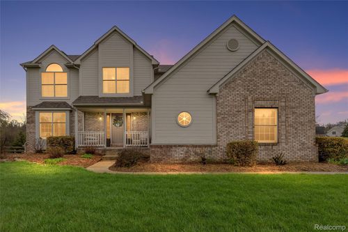 111 Oak Bark Dr, Howell, MI, 48843-7895 | Card Image