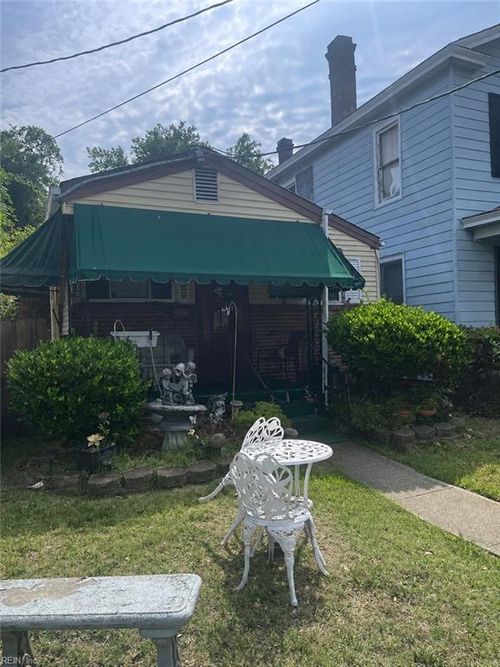 2126 Chestnut Ave, Newport News, VA, 23607-5446 | Card Image