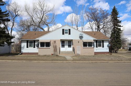 402 3rd St Sw, Bowman, ND, 58623-4250 | Card Image