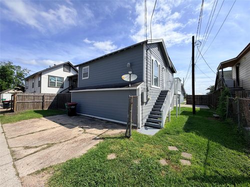 b-2809 1/2 Market St, Baytown, TX, 77520-6227 | Card Image