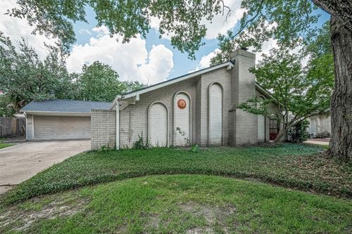 2814 Shadowdale Dr, Houston, TX, 77043-1715 | Card Image