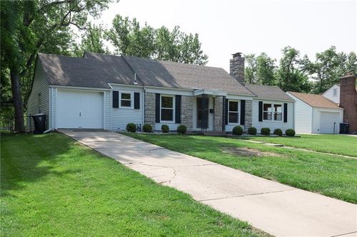 5217 N Walrond Ave, Kansas City, MO, 64119-2612 | Card Image
