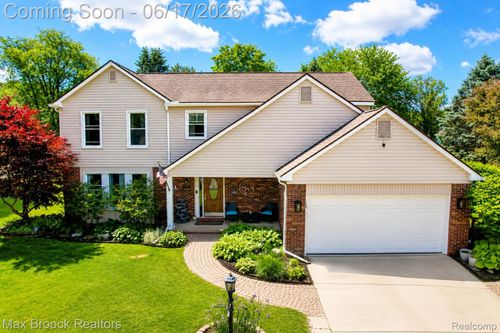 8952 Cynthia Ct, Commerce Township, MI, 48382-3412 | Card Image