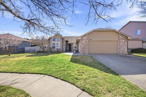 135 Mountain View Ln, Richland, WA, 99352-7652 | Card Image