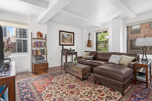 8c-235 E 49th St, New York, NY, 10017-1557 | Card Image