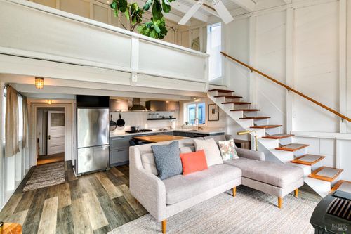 11 E Road, Sausalito, CA, 94965-2575 | Card Image