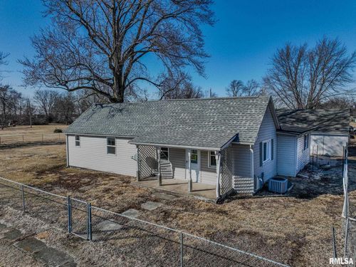 500 W Warren St, Avon, IL, 61415-5044 | Card Image