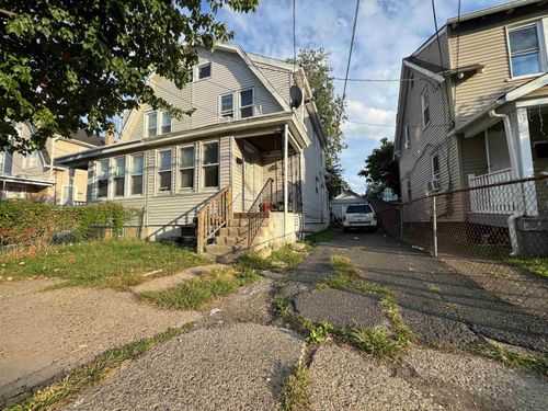 313 Tioga St, Trenton, NJ, 08609-1529 | Card Image