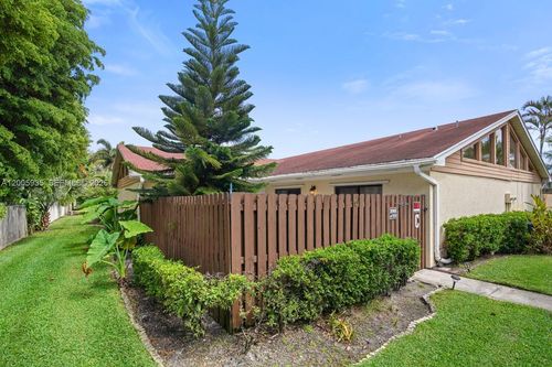 c-4397 Woodstock Dr, West Palm Beach, FL, 33409-2613 | Card Image