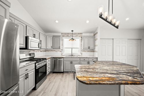 2617 W Blueberry Cir, Hayden, ID, 83835-8406 | Card Image