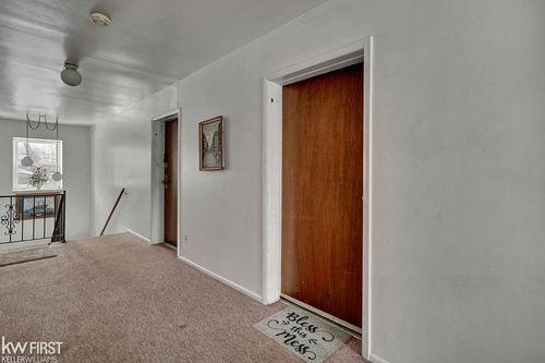 810 Holland Ave, Port Huron, MI, 48060-1560 | Card Image