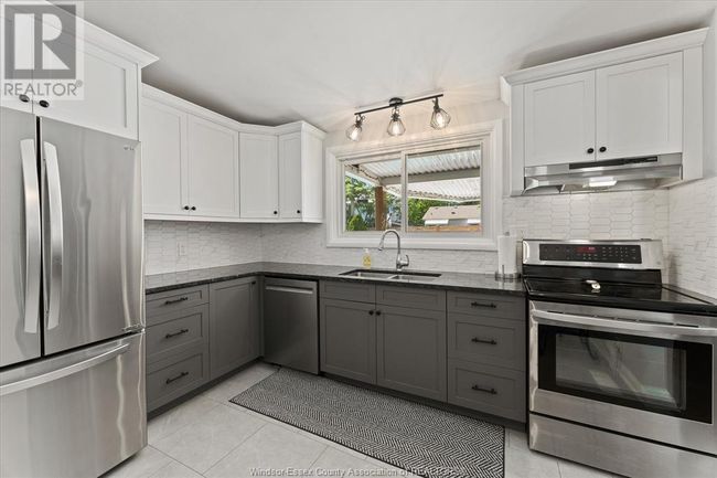 1568 St Gabriel Crt, Home with 3 bedrooms, 2 bathrooms and null parking in Windsor ON | Image 19
