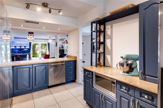 5292 Sw 69 Th Pl, Townhouse with 2 bedrooms, 3 bathrooms and null parking in Miami FL | Image 16