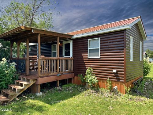 108 West St, Amidon, ND, 58620-9603 | Card Image