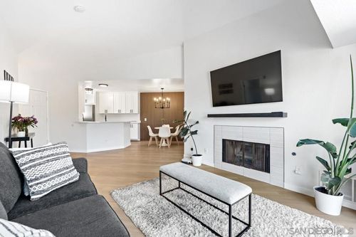 237-7048 Camino Degrazia, San Diego, CA, 92111-7817 | Card Image