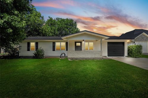 105 Alamo Dr, McGregor, TX, 76657-1001 | Card Image