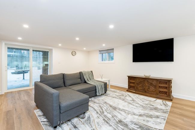 8 Celestine Crt, House other with 5 bedrooms, 2 bathrooms and 9 parking in Tiny ON | Image 7