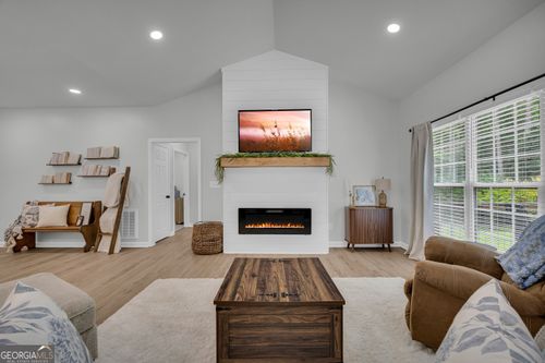163 Tuxedo Dr, Commerce, GA, 30530-8206 | Card Image