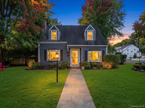 46 Robins Rd, New Rochelle, NY, 10801-1115 | Card Image