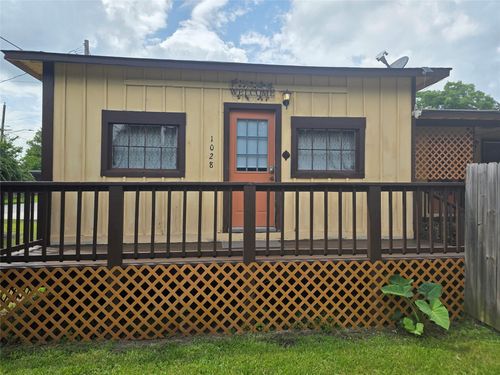 1028 Baker Avenue, Bacliff, TX, 77518 | Card Image