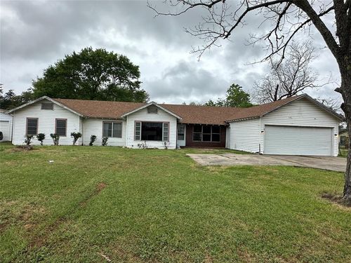 703 S Mccarty Ave, Eagle Lake, TX, 77434-3211 | Card Image