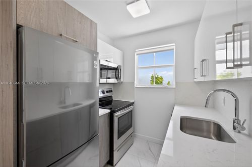 4-1552 Euclid Ave, Miami Beach, FL, 33139-3542 | Card Image