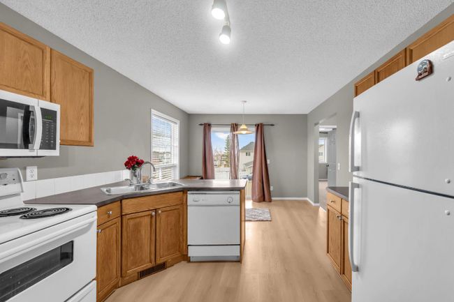 286 Covepark Way Ne, Home with 3 bedrooms, 2 bathrooms and 3 parking in Calgary AB | Image 10