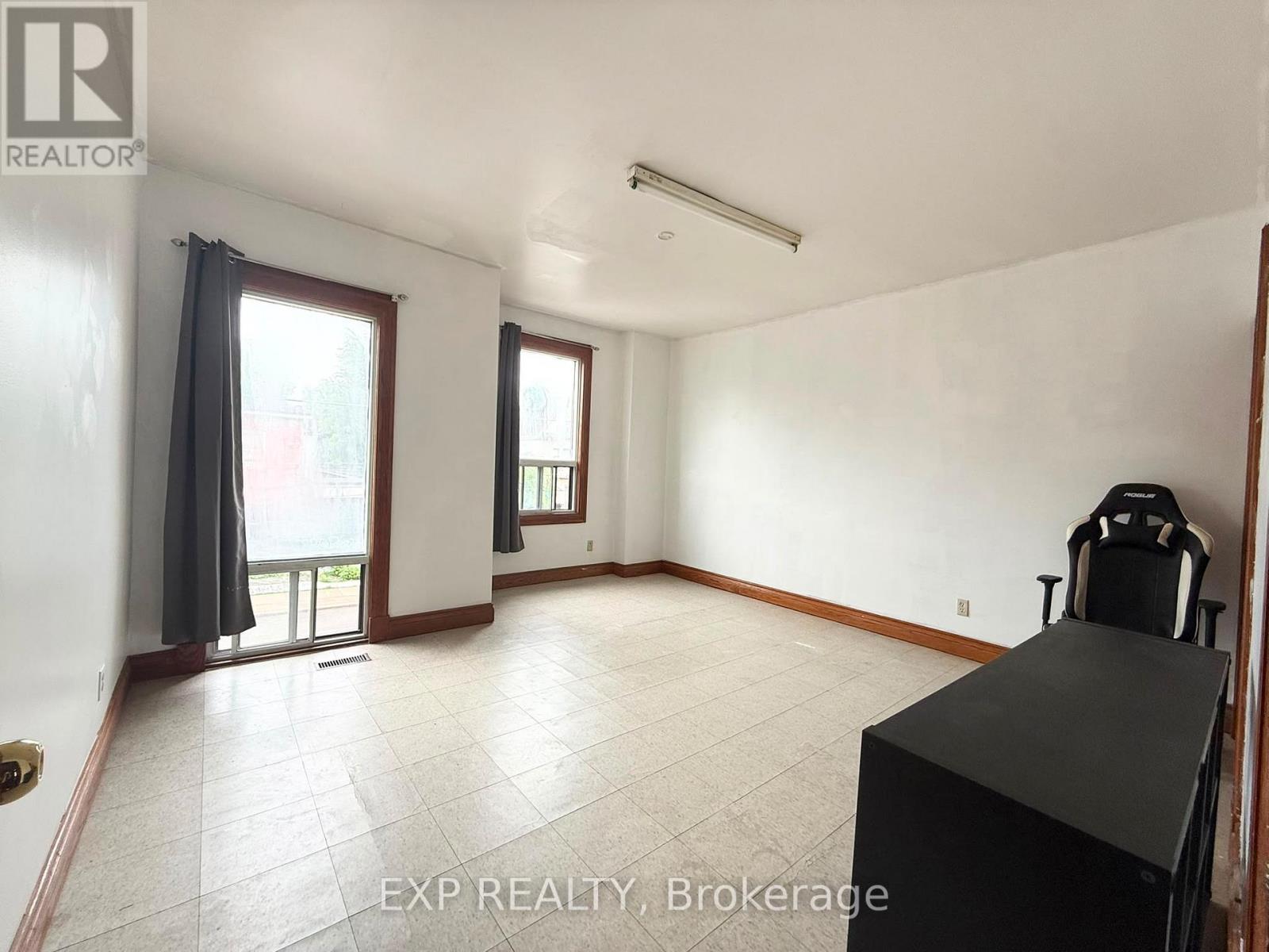 Residential Lease in Toronto (South Riverdale) 5