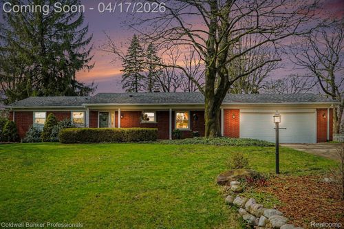 717 Sandstone Dr, Rochester Hills, MI, 48309-1645 | Card Image