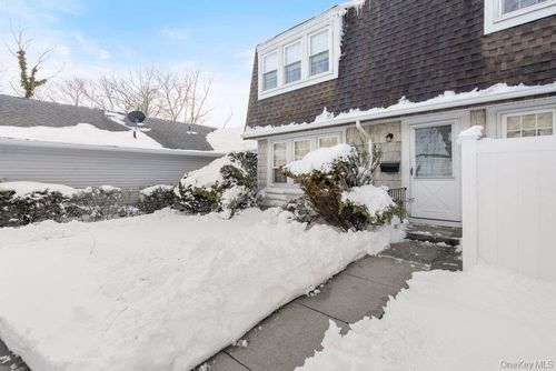 120-120 Whalers Cv, Babylon, NY, 11702-2916 | Card Image