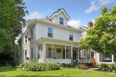 Fantastic curb appeal with brand new low maintenance siding ! | Image 1