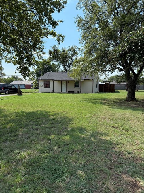 204 Smith St, Sanger, TX, 76266-9566 | Card Image