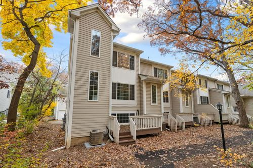 321-321 W Whispering Oaks Ln, Round Lake, IL, 60073-3584 | Card Image