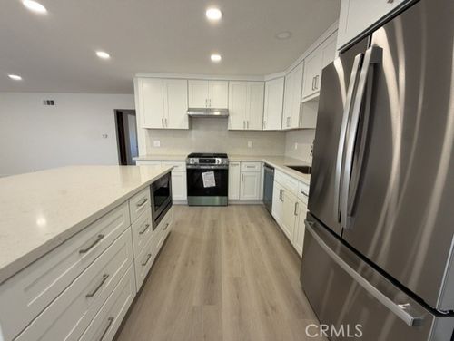 15662 Pacific St, Tustin, CA, 92780-5022 | Card Image