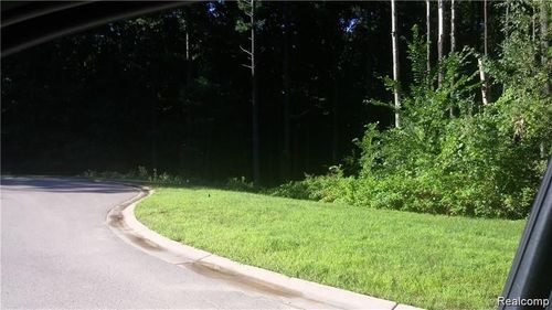 81 Mystic Pines Ct, Pinckney, MI, 48169 | Card Image