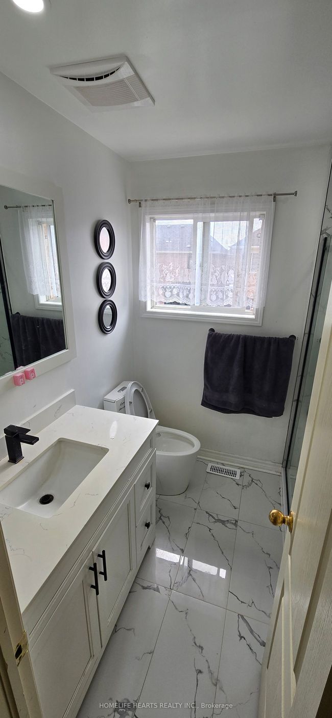 35 Triple Crown Dr, House other with 5 bedrooms, 3 bathrooms and 3 parking in Brampton ON | Image 17