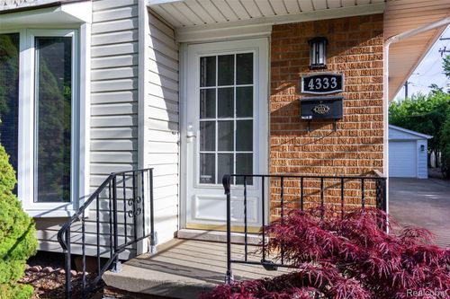 4333 Manor Ave, Royal Oak, MI, 48073-1907 | Card Image