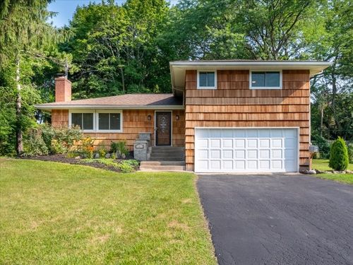 7 Courtenay Cir, Pittsford, NY, 14534-2101 | Card Image